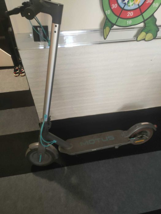 Trotinetă electrică Motus 8.5 – stare foarte bună, încă în garanție
