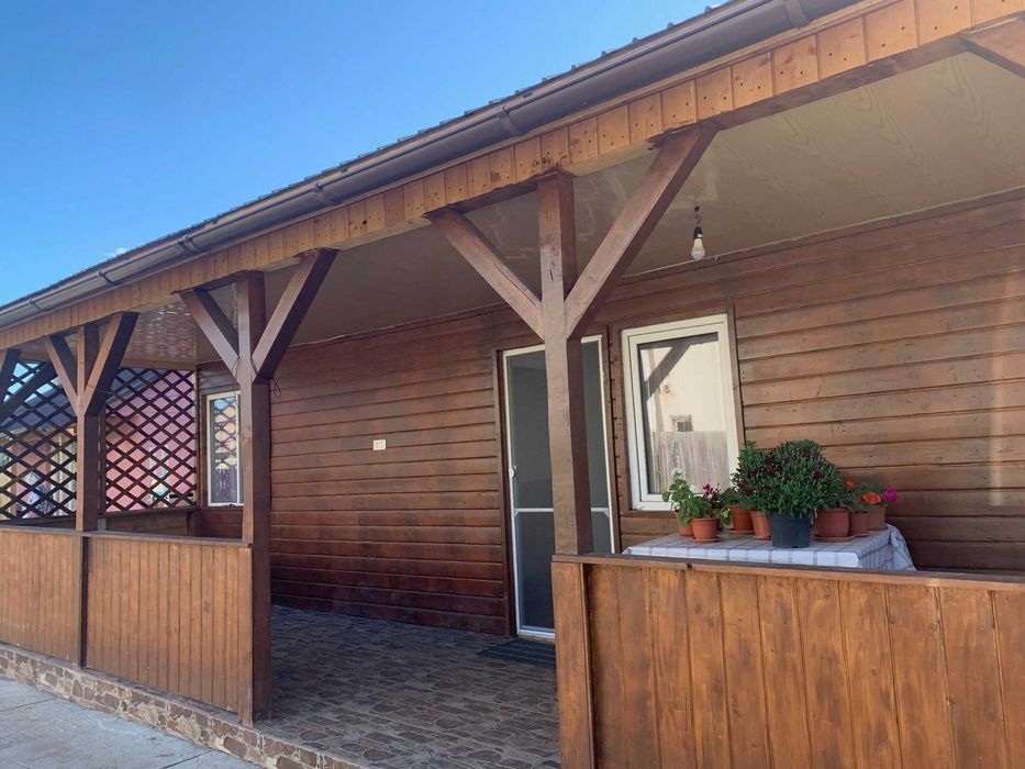 Casă nouă cu teren de 2500 m2 lângă Bacău