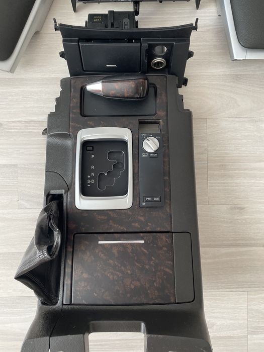 Панель от Ланд крузер 200