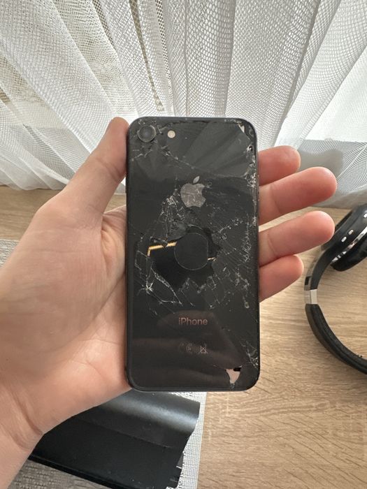 iPhone 8 blocat, bun de piese, spate spart