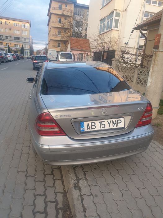Vand sau schimb mercedes c200 d
