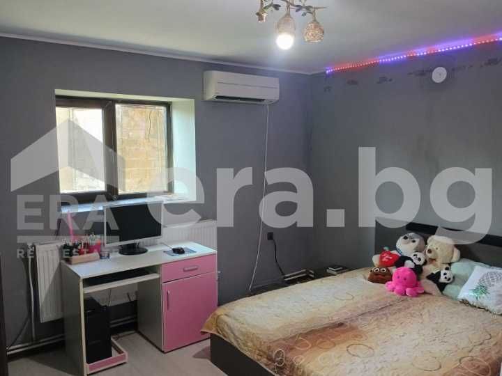 Едноетажна къща с басейн в кв."Рилци" гр. Добрич