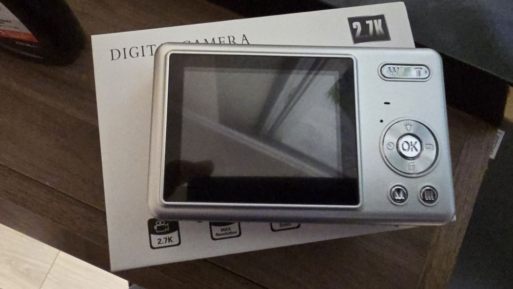 Компактен дигитален фотоапарат 48MP / 2.7K – Като нов (Пълен комплект)
