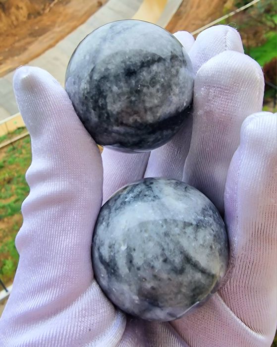 Шар из Лаврикита.