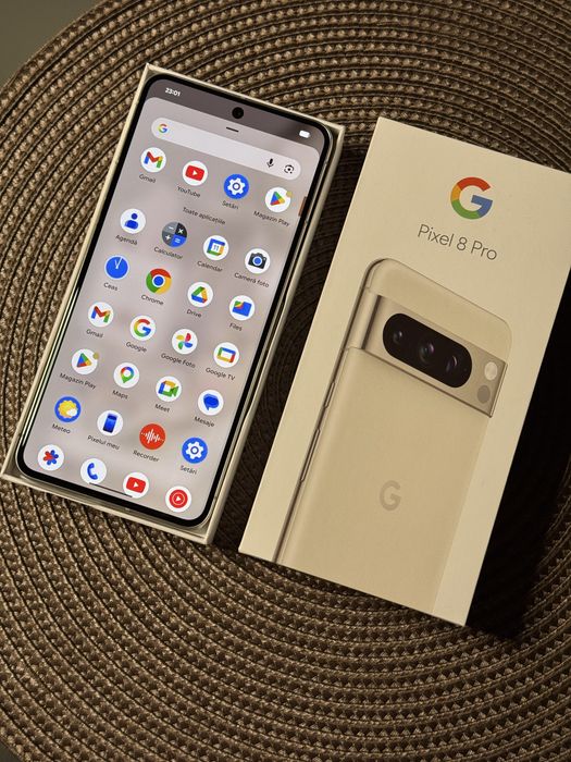 Google Pixel 8 Pro Porcelain ca si nou la cutie + 2 huse 128 GB 12 GB Ram