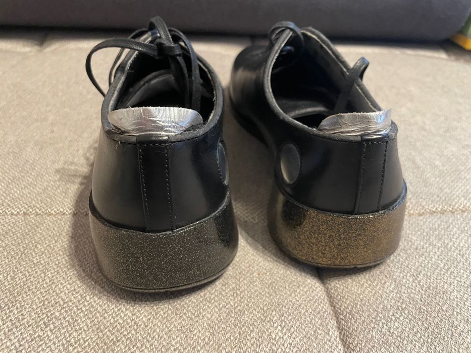 Нови кожени обувки - Justin Deakin