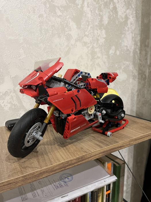 Lego technic Ducati Corse Panigale V4R