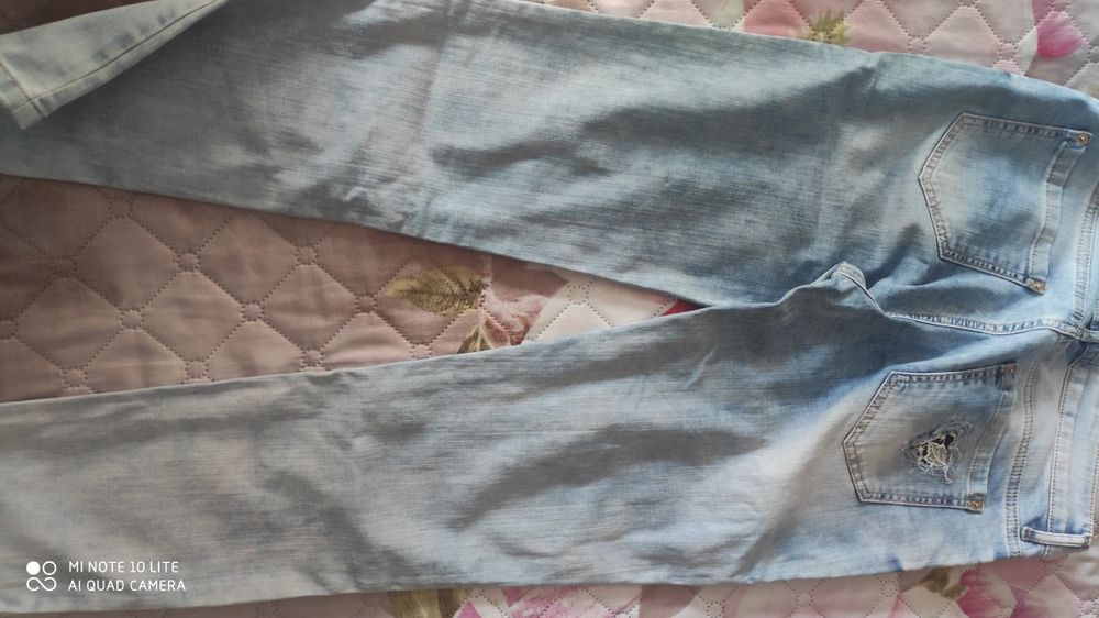 Два чифта дамски дънки