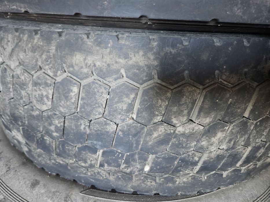 Резина БУ грузовая 285/70/19.5