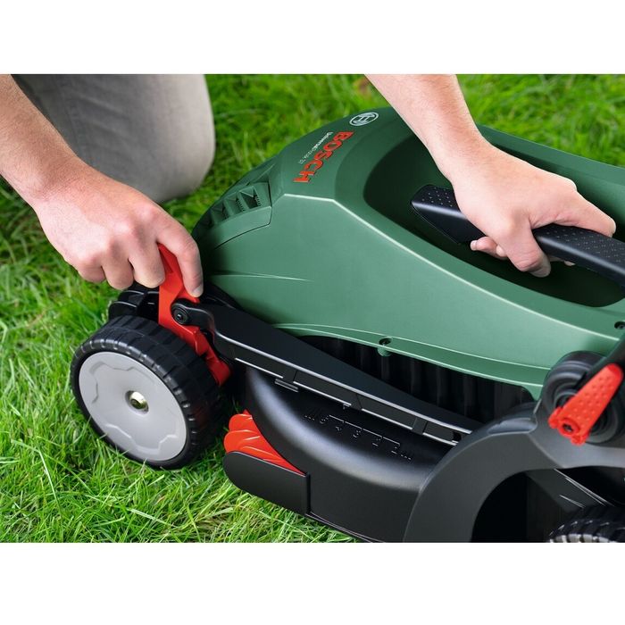 Электрическая газонокосилка Bosch UniversalRotak 37-555