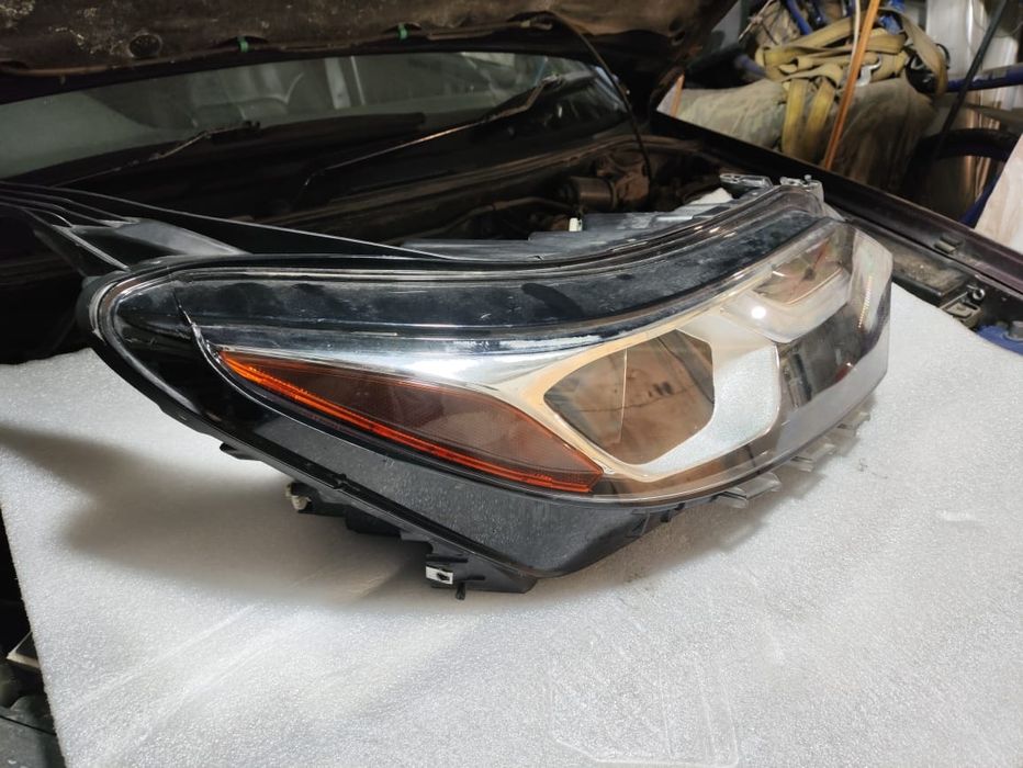 Продам фару правую