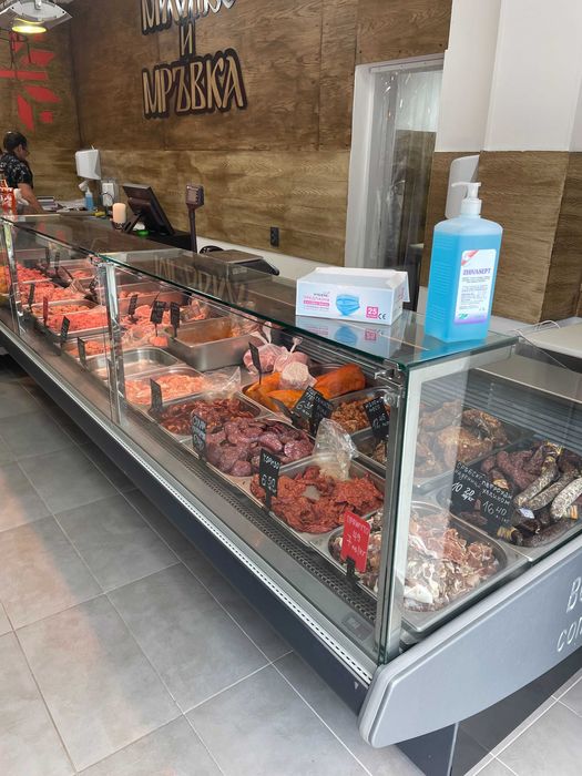 Щандова витрина за месо ,колбаси,сирена с прави стъкла