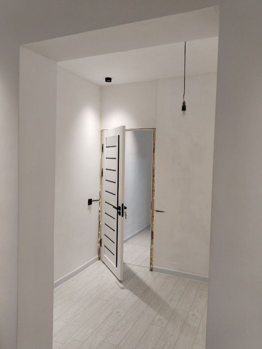 Срочно продаю 1 ком квартиру  новая планировка 8 микр