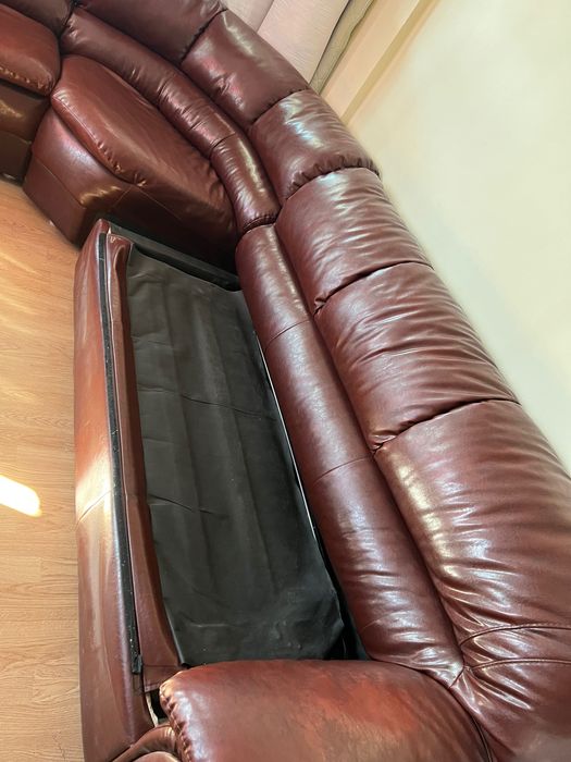 Кожен диван Много запазен цената е до 20.09