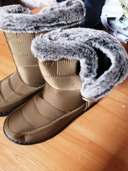Продам женские сапоги
