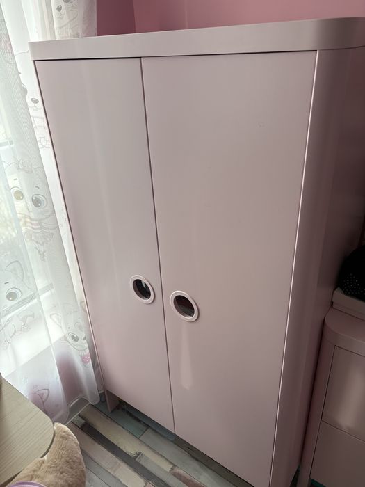 Гардероб и скрин Ikea busunge розови