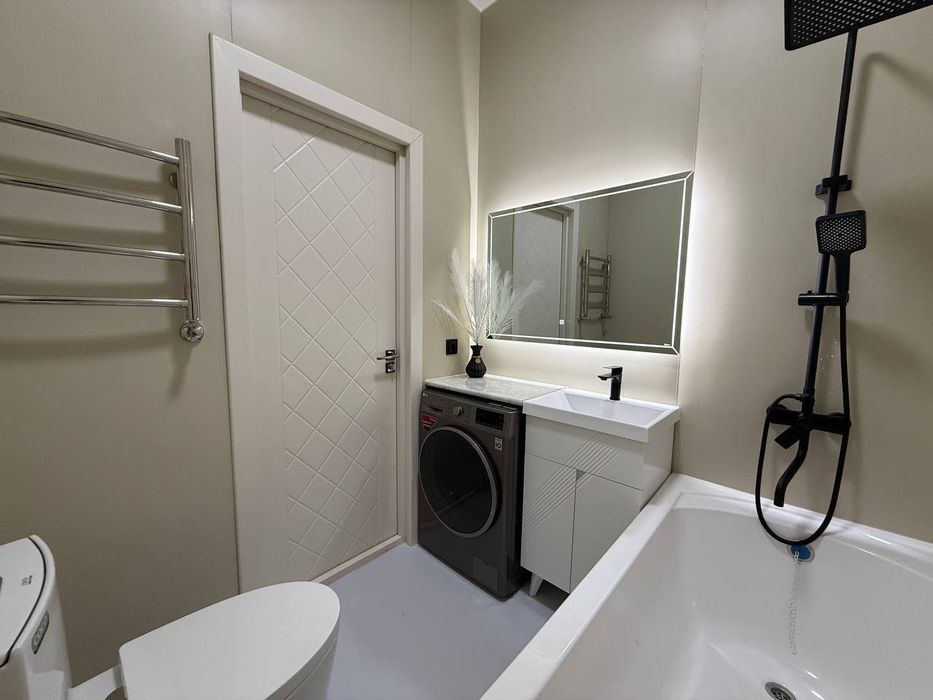 Продается 2в3 ком квартира, ЖК Assalom Sohil, ор-р: ул. Бадахшон, 65м²