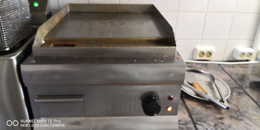 2бр. Ел. Плочи.Едната въобще не е използвана.