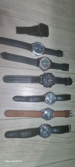 Vand 19 ceasuri diferite Mărci... Majoritatea Noi!