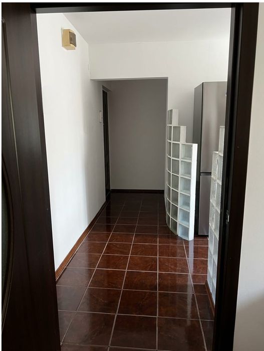 Apartament 2 camere, semidecomandat, Craiovița Nouă – zonă excelentă
