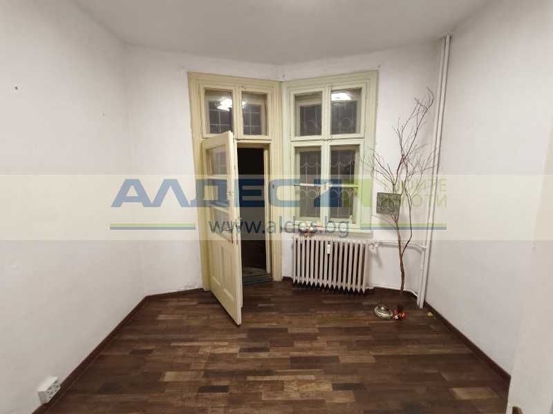 Отдава се дългосрочно офис на пл. Славейков!