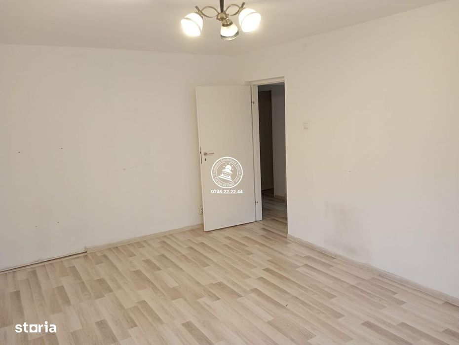 Apartament de vanzare 3 camere, Centru — fotografia 3