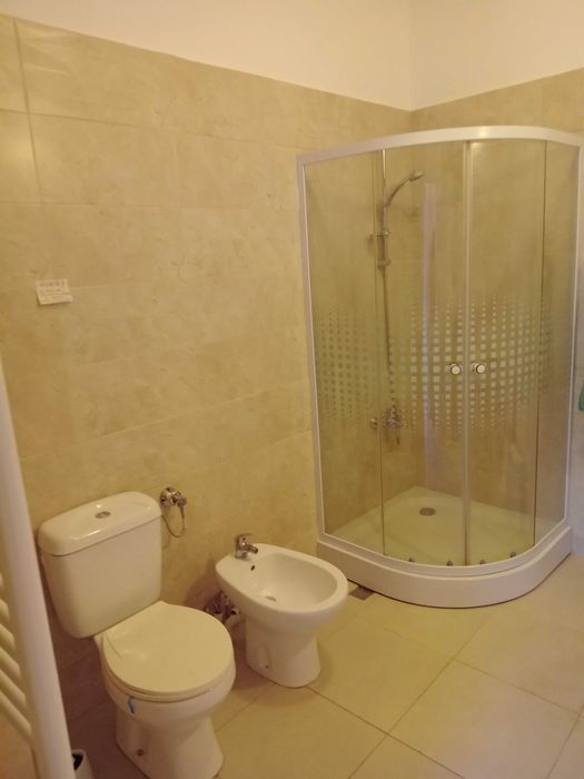 Închiriez spațiu comercial ultracentral ultramodern cu parcare