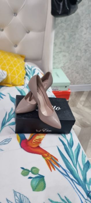 Продаётся неоновая туфли 10 тыс.