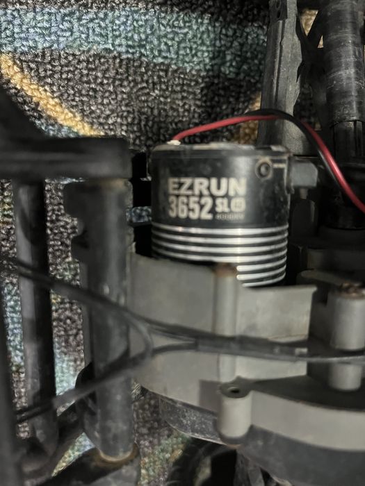 Vand sau schimb masinuta traxxas slash 2wd RTR modificat