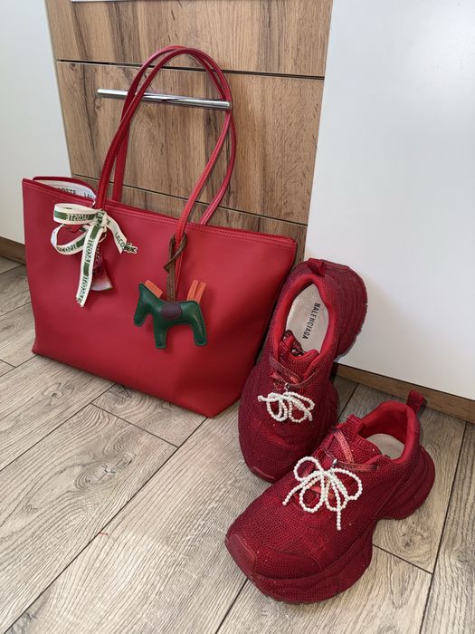 Кроссовки и сумка