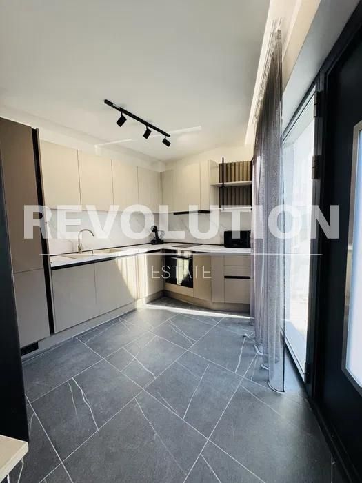 Дава се под наем Двустаен апартамент в Варна, Колхозен пазар - 60 кв.м за 650 € - Снимка #1