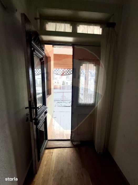 Casă tradițională + teren generos, în centrul Măneciu lângă Primărie