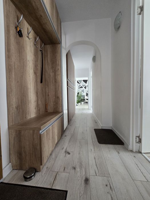 Vand apartament cu 3 camere