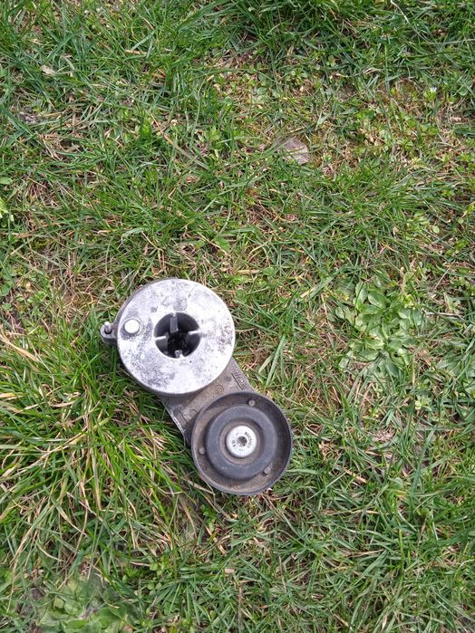 Обтяжна ролка пистов ремък  ФРОНТЕРА  А   2.5 TDS