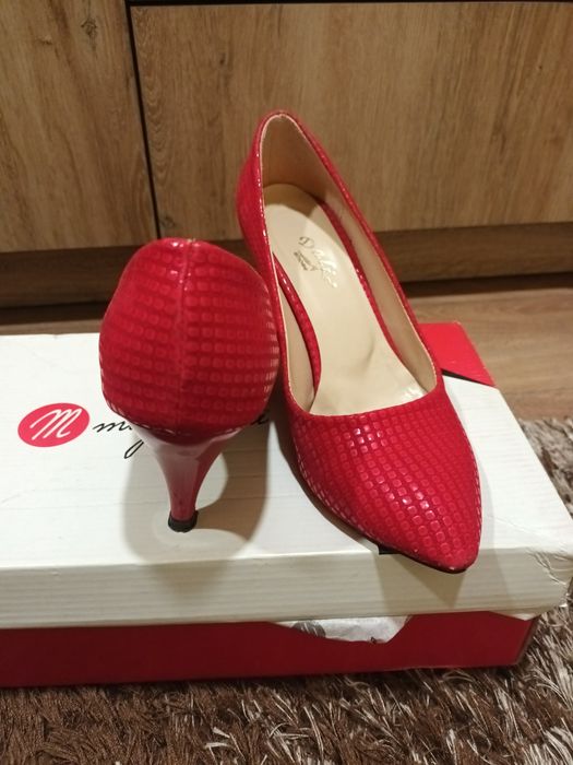 Чанта и обувки с ток