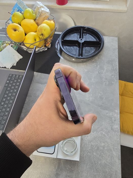 Iphone 14 pro перфектен пълен комплект