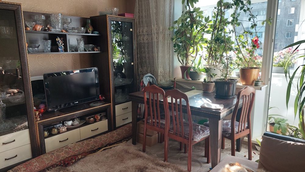 Продам квартиру трех комнатная