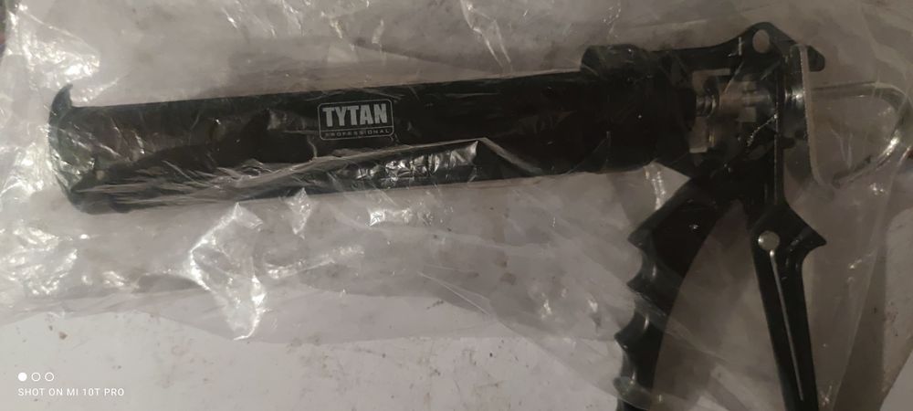 Пистолет для герметика, клея, силикона