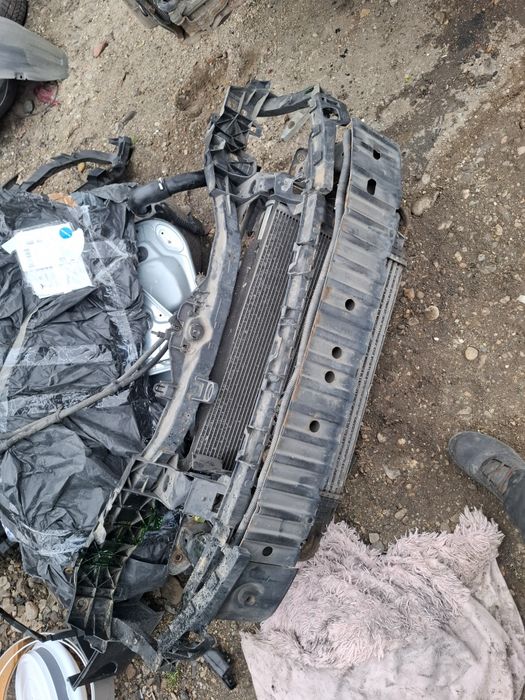 Vand intaritura bara  tragher faruri capota radiatoare ford focus 2 mo