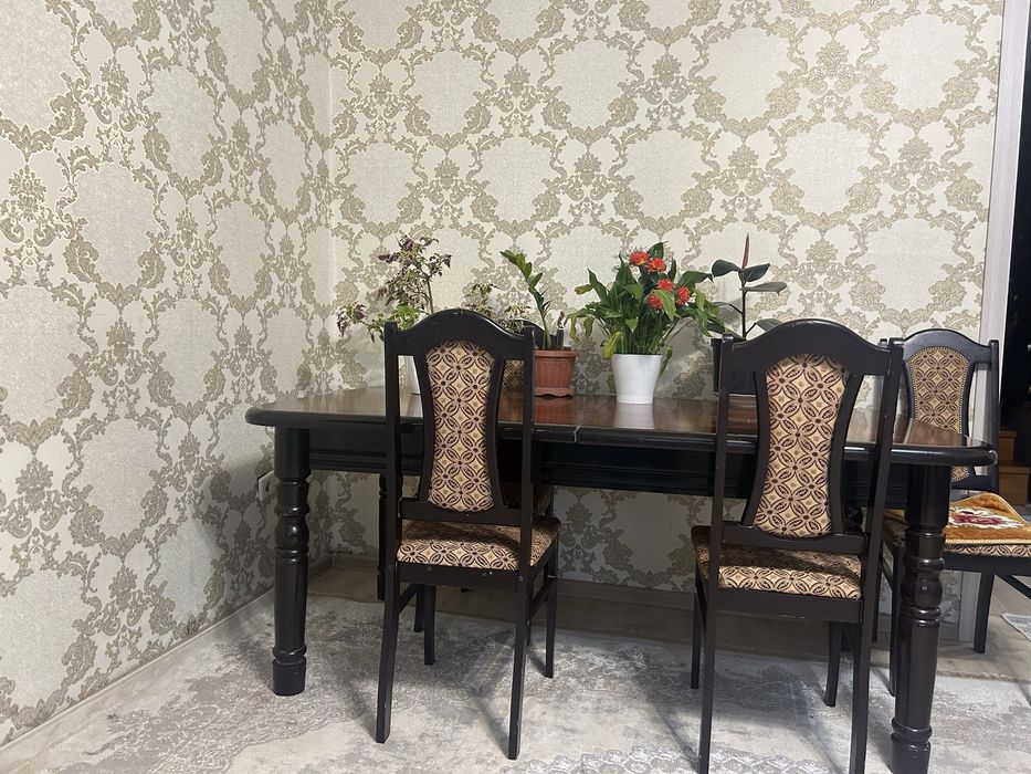 Стол гостинный  продам