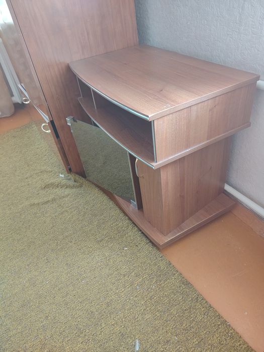 Продам дёшево плательный шкаф