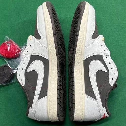 Jordan1 Travis Scott