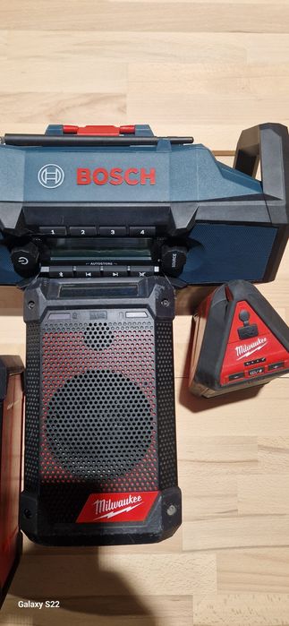 Bosch , Milwaukee boxa de șantier pe acumulator