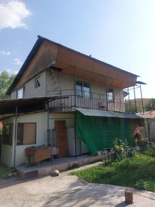 Продам двуэтажный дом