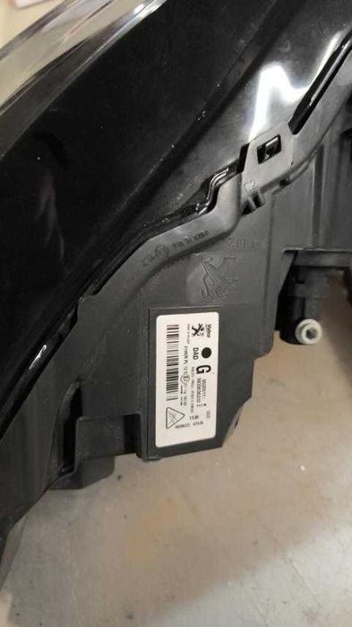 Ляв/ десен фар за Пежо 208/2008 2022 година