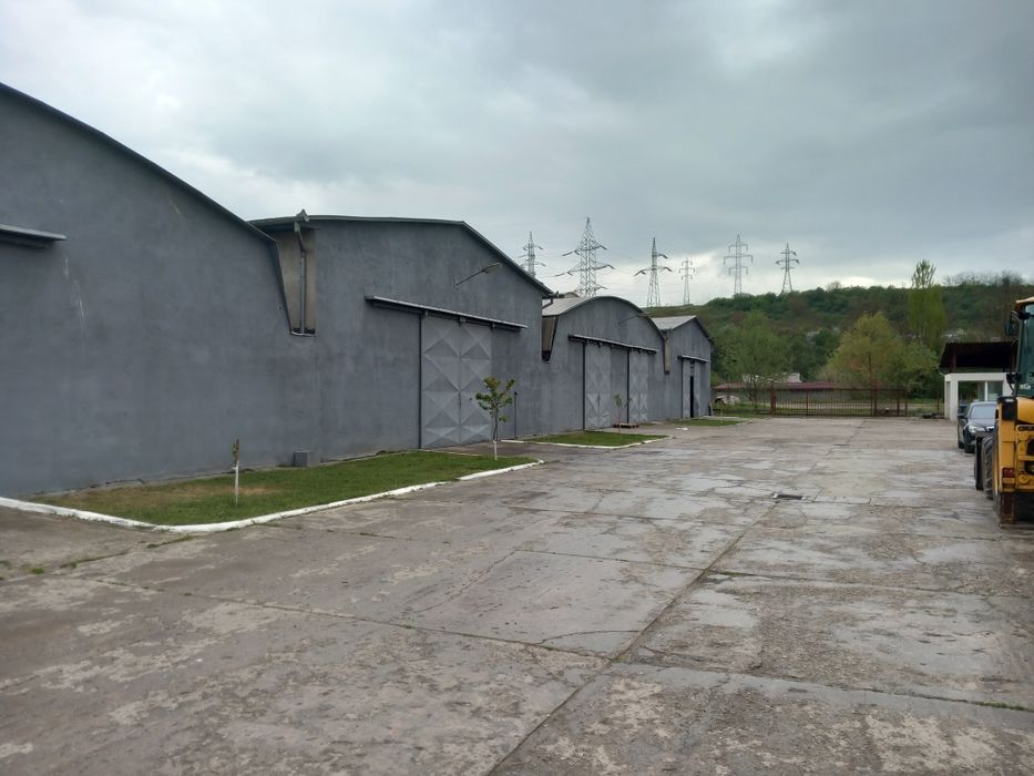Închiriez hale suprafață între 250-400 metri cu toaletă și birou.