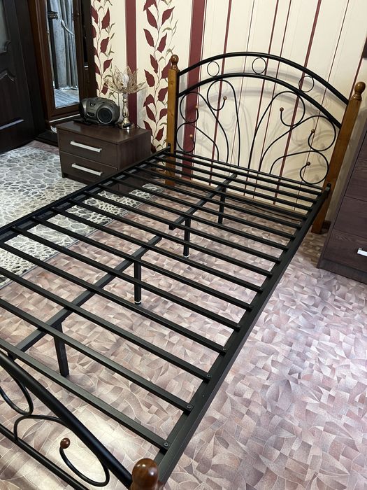 Кровать металлическая