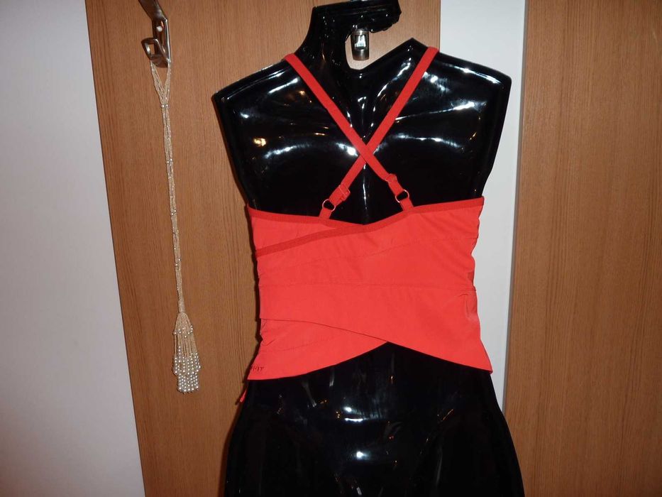 Бюстие Nike, Adidas