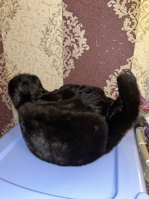 Продам норковую шапку блэк лама