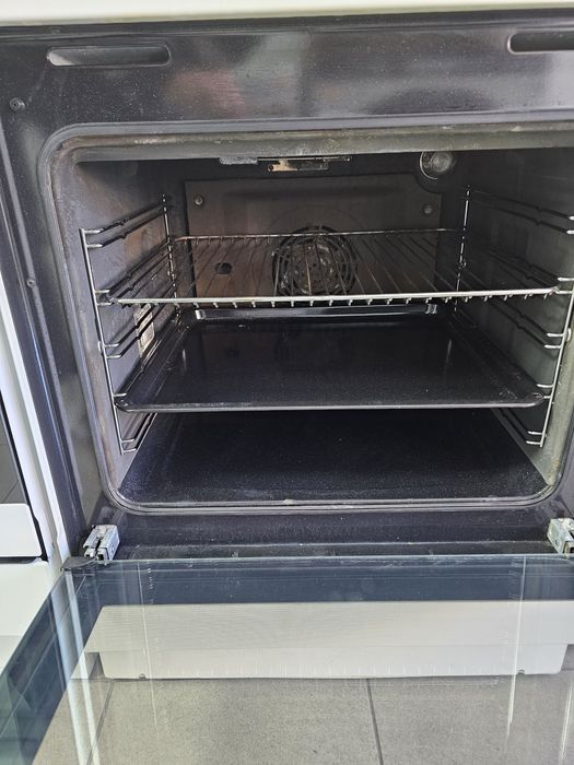 Свободностояща печка Voss Electrolux  ELK 13030 HV